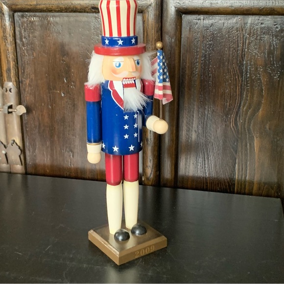 Vintage 2009 Uncle Sam Nutcracker with American Flag - Picture 15 of 16